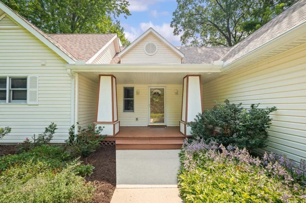 9895 Lakeview Drive Berrien Springs, MI 49103