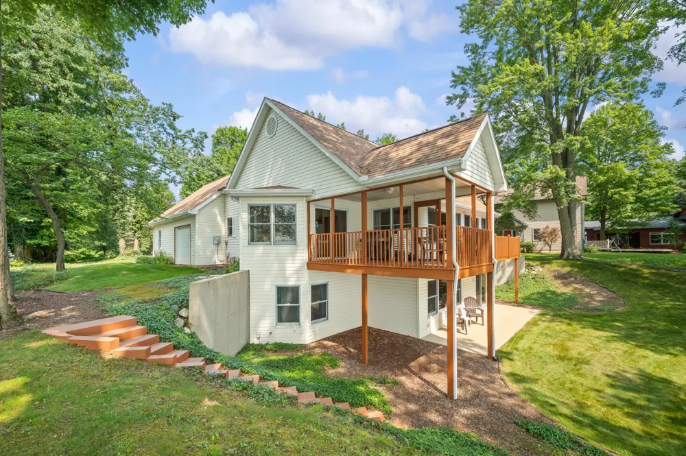 9895 Lakeview Drive Berrien Springs, MI 49103