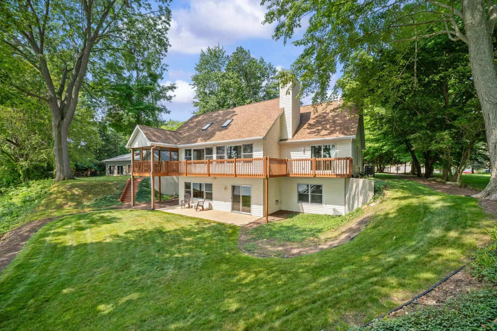 9895 Lakeview Drive Berrien Springs, MI 49103