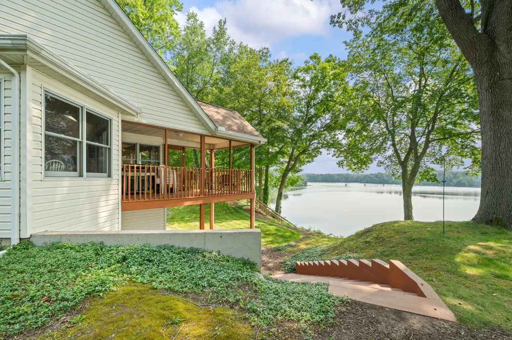 9895 Lakeview Drive Berrien Springs, MI 49103
