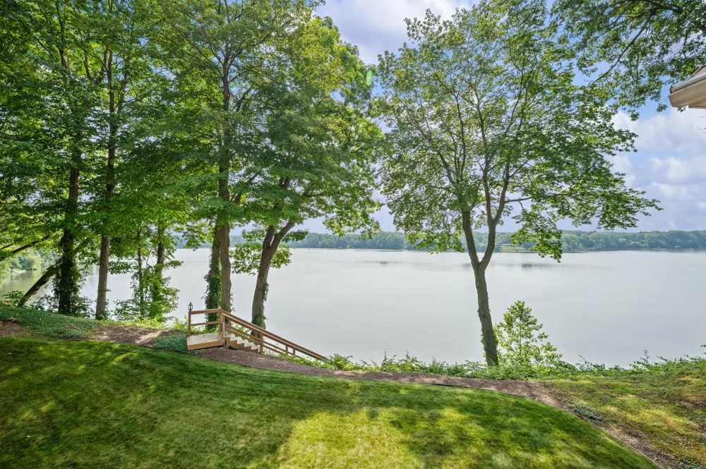9895 Lakeview Drive Berrien Springs, MI 49103