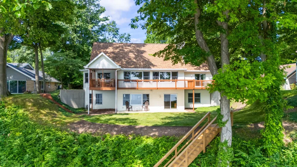 9895 Lakeview Drive Berrien Springs, MI 49103