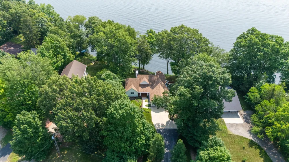 9895 Lakeview Drive Berrien Springs, MI 49103