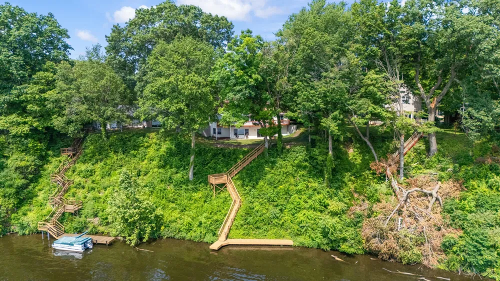 9895 Lakeview Drive Berrien Springs, MI 49103