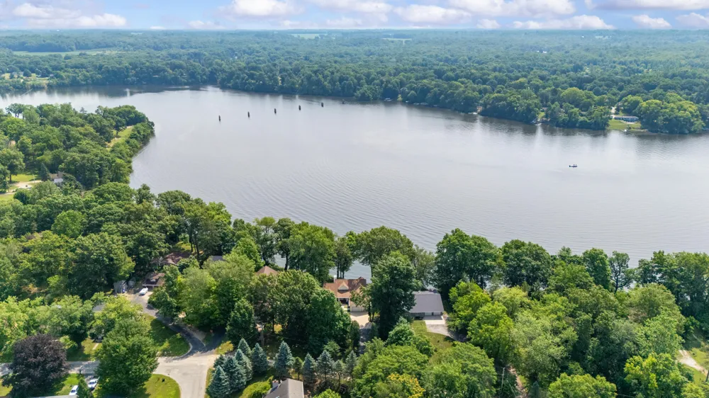 9895 Lakeview Drive Berrien Springs, MI 49103