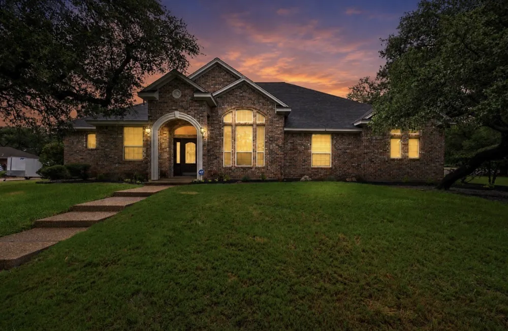 100 Laurel Oaks Lane Crawford, TX 76638