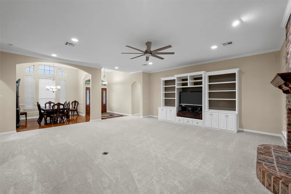 100 Laurel Oaks Lane Crawford, TX 76638