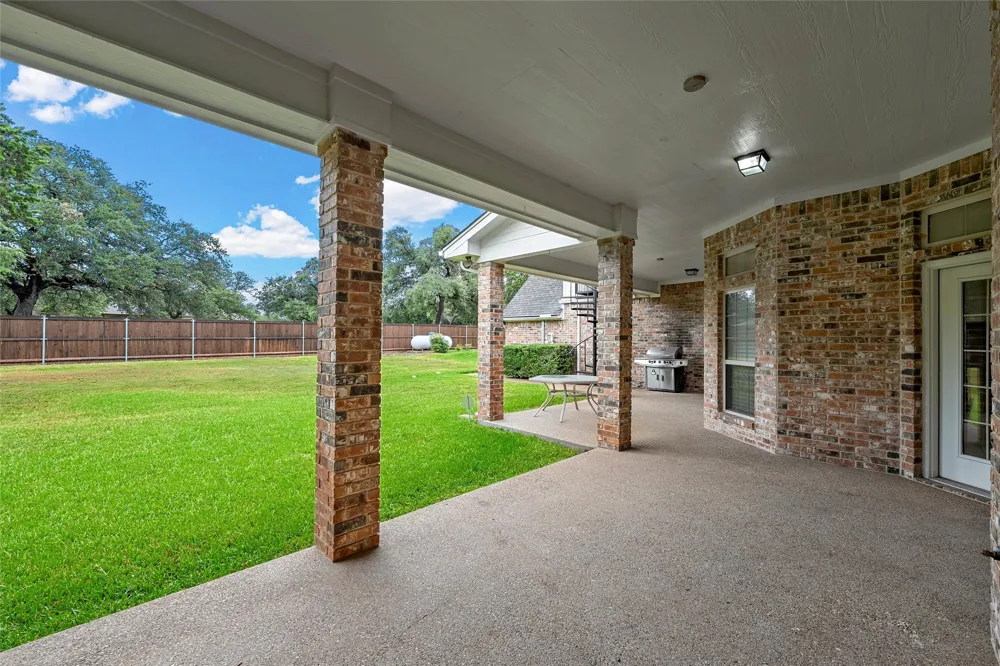 100 Laurel Oaks Lane Crawford, TX 76638