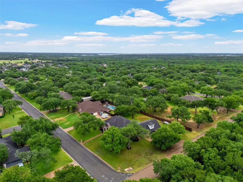 100 Laurel Oaks Lane Crawford, TX 76638