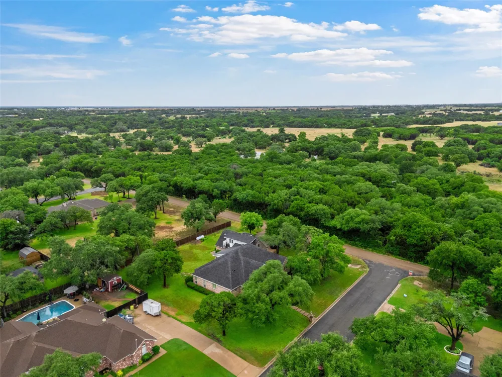 100 Laurel Oaks Lane Crawford, TX 76638