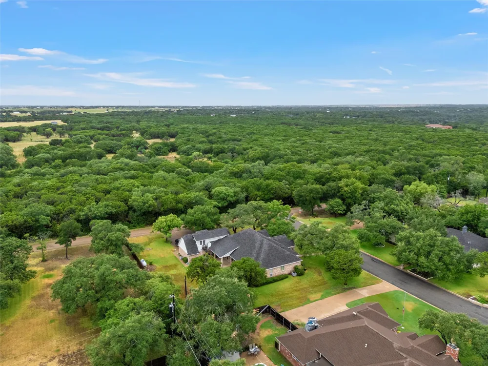 100 Laurel Oaks Lane Crawford, TX 76638