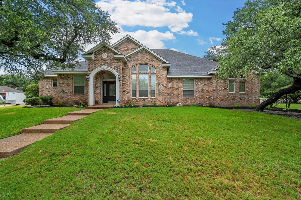 100 Laurel Oaks Lane Crawford, TX 76638