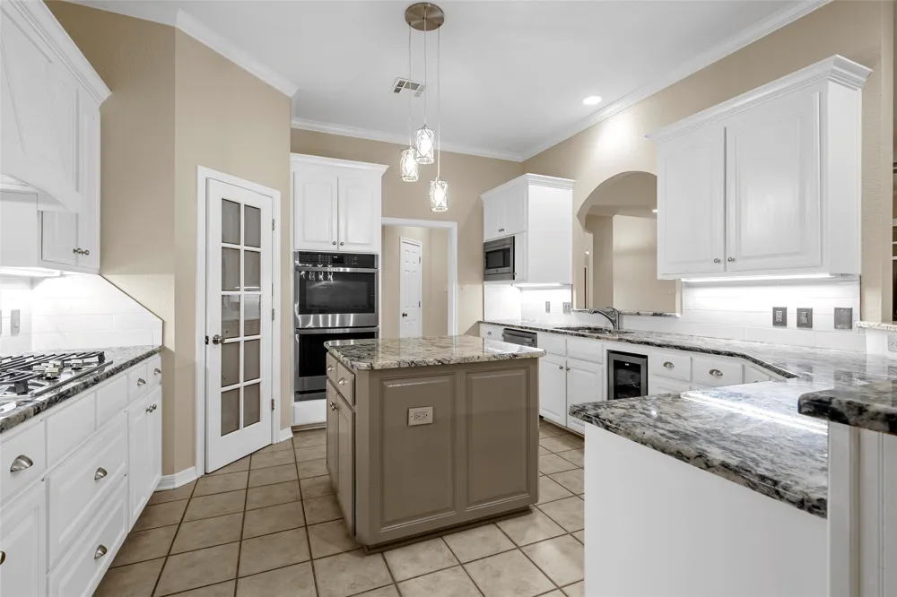 100 Laurel Oaks Lane Crawford, TX 76638