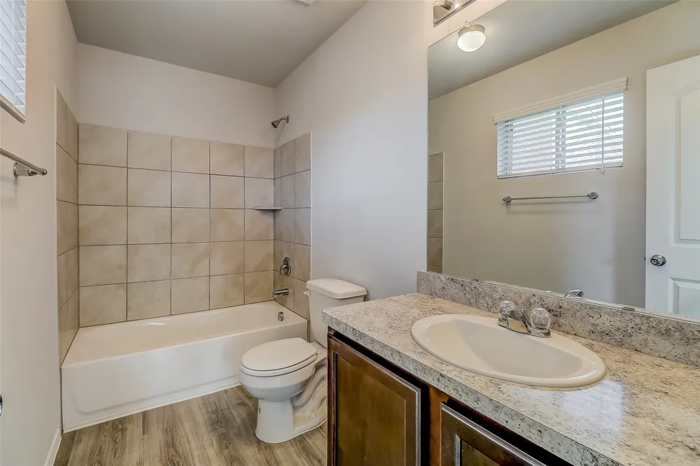 1601 Oriole Drive Ennis, TX 75119