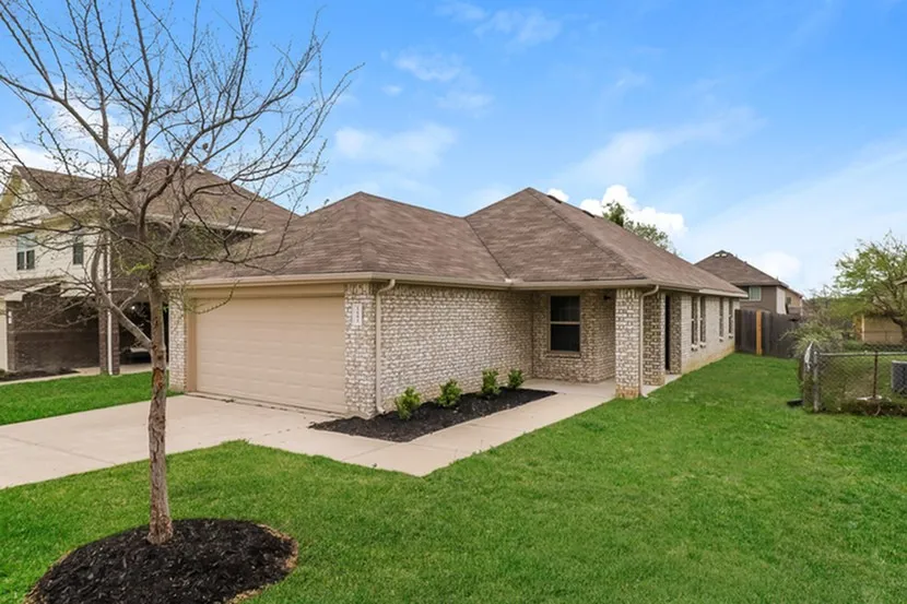 1601 Oriole Drive Ennis, TX 75119