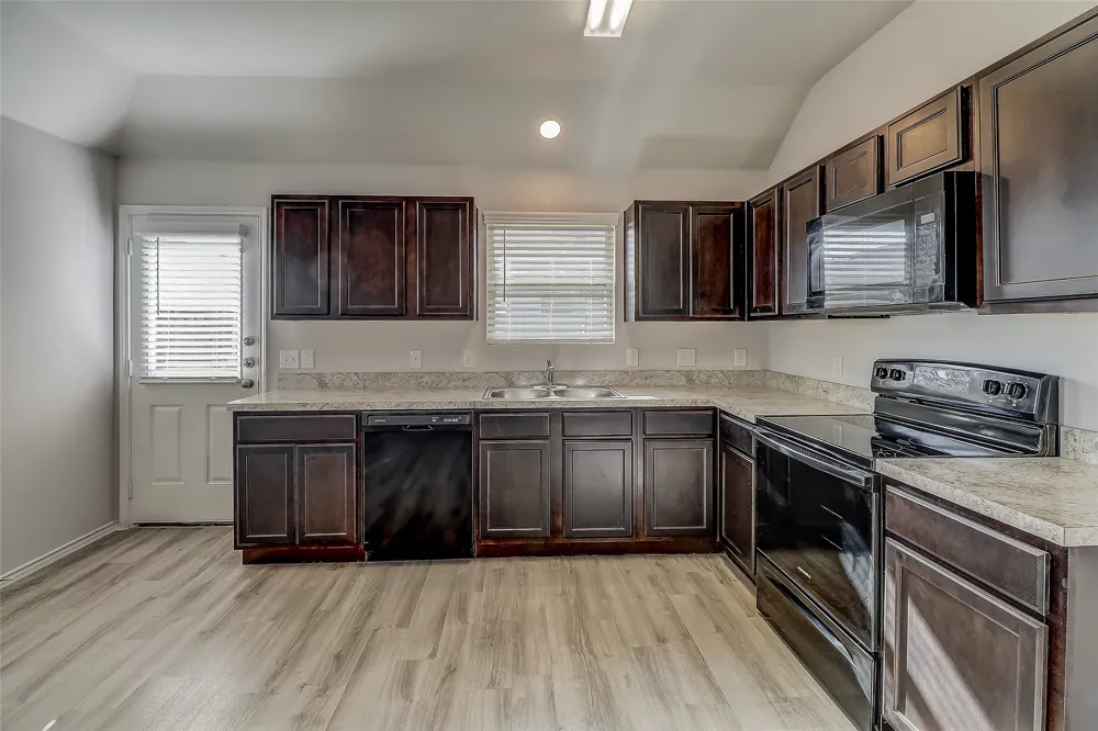 1601 Oriole Drive Ennis, TX 75119
