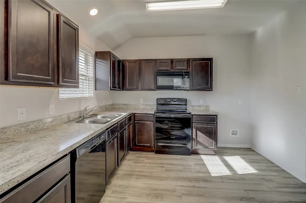 1601 Oriole Drive Ennis, TX 75119