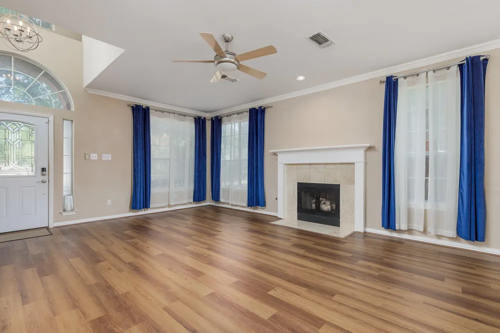 14617 Woodshadow Lane Addison, TX 75001