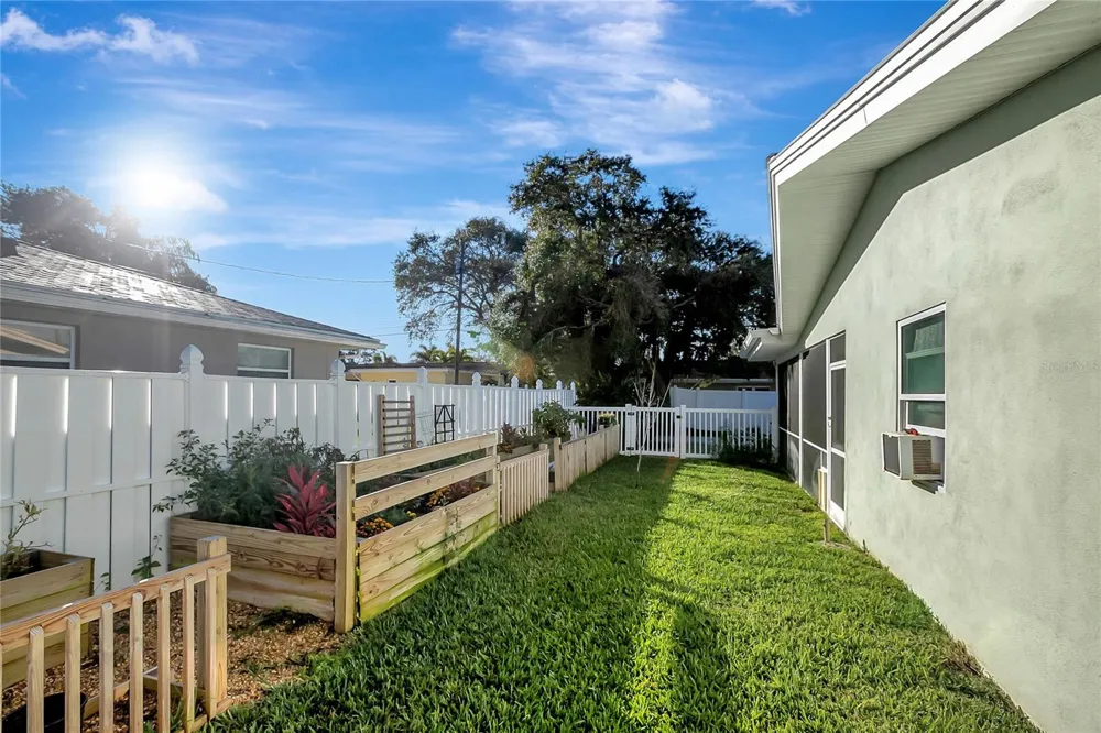 809 JACARANDA DRIVE Largo, FL 33770