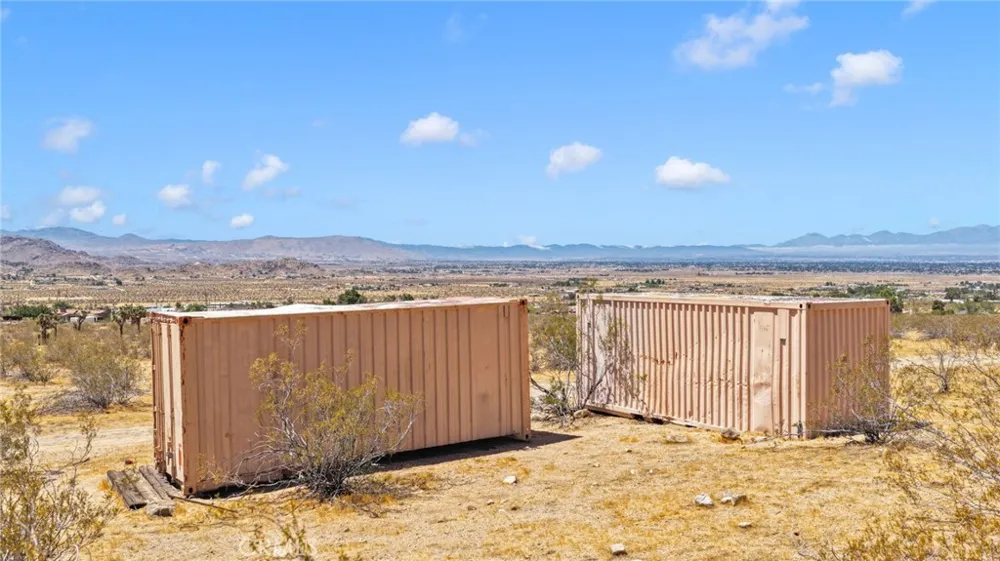 1 Susie Lane Apple Valley, CA 92307