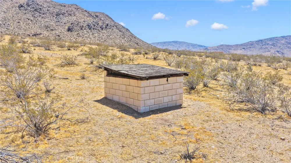 1 Susie Lane Apple Valley, CA 92307