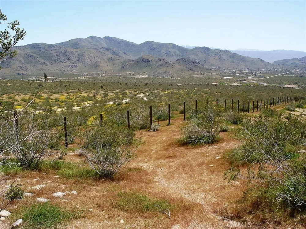 1 Susie Lane Apple Valley, CA 92307