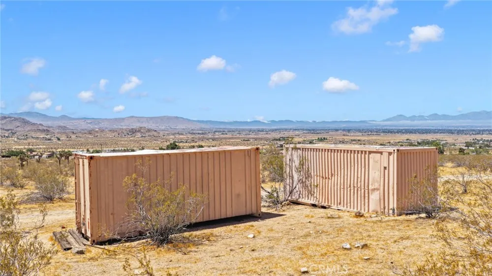 1 Susie Lane Apple Valley, CA 92307