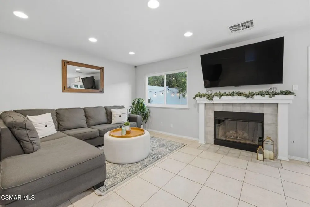 228 Hill Ranch Drive Thousand Oaks, CA 91362