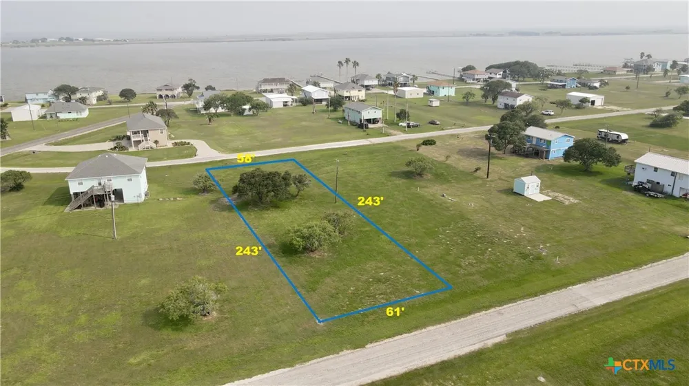 590 Bayview Drive Palacios, TX 77465