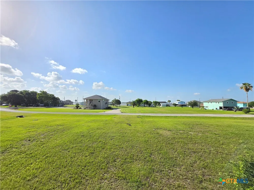 590 Bayview Drive Palacios, TX 77465