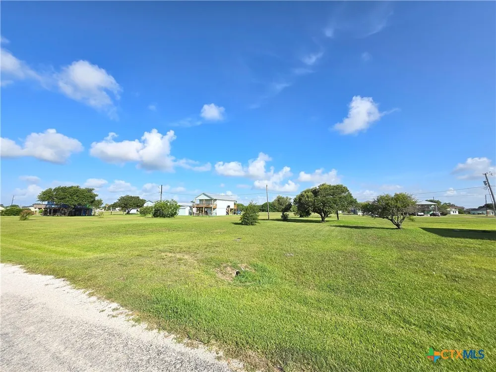 590 Bayview Drive Palacios, TX 77465