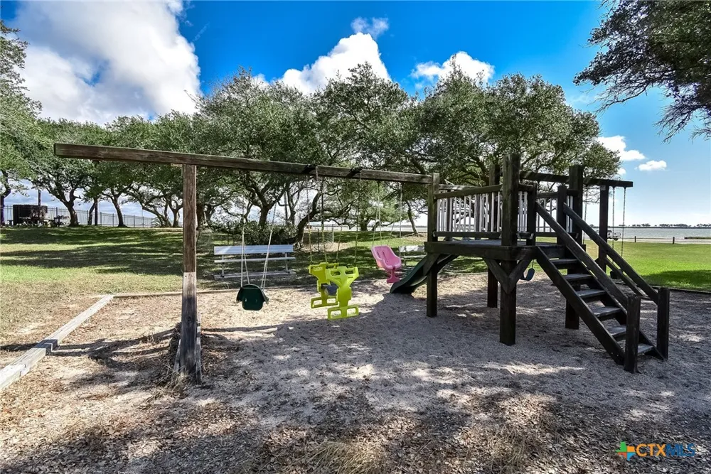 590 Bayview Drive Palacios, TX 77465