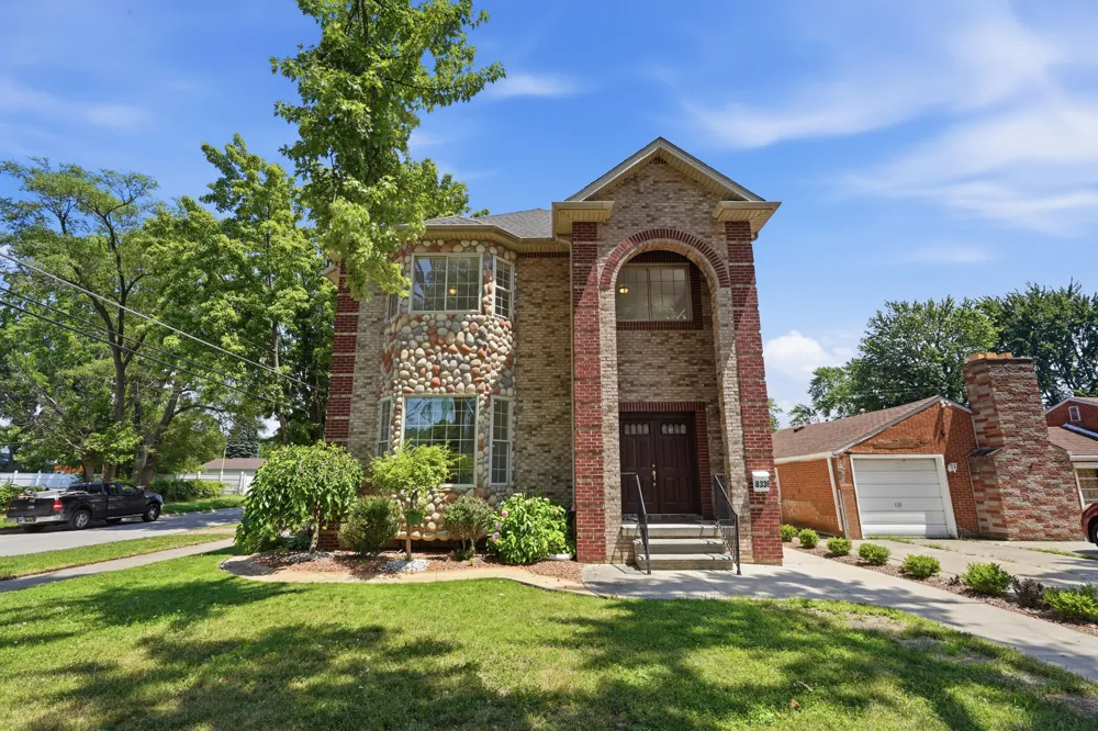 8336 Nightingale Street Dearborn Heights, MI 48127