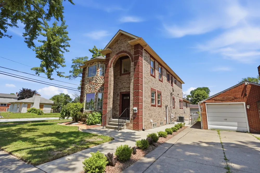 8336 Nightingale Street Dearborn Heights, MI 48127