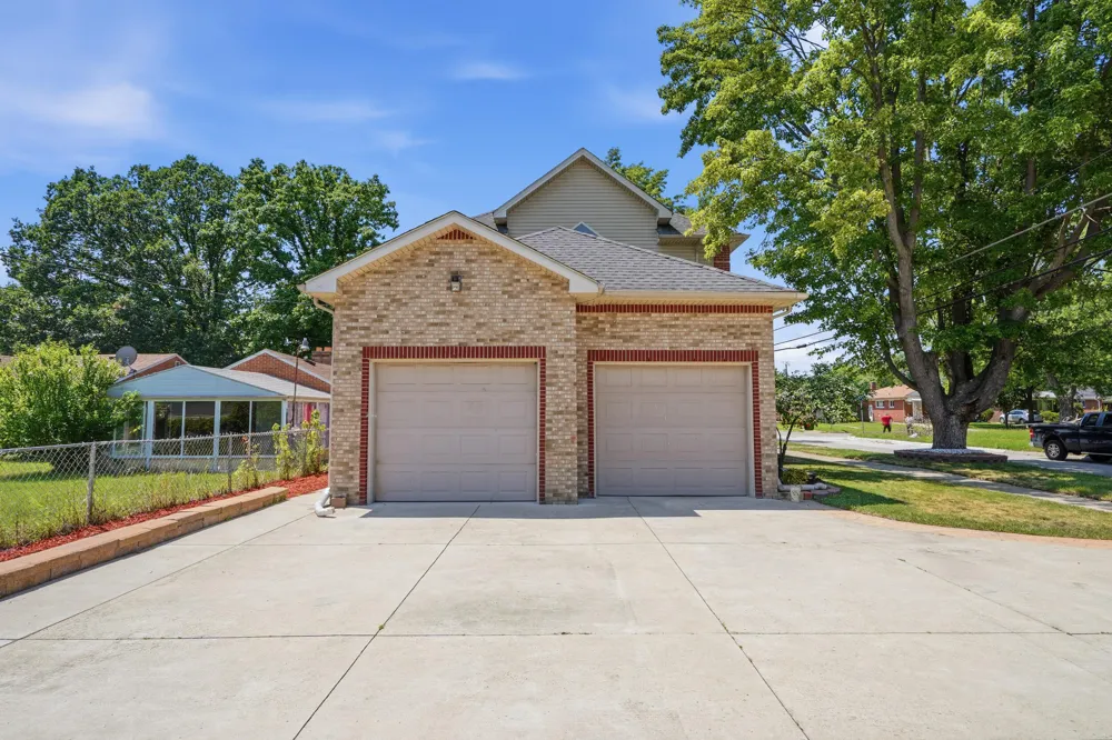 8336 Nightingale Street Dearborn Heights, MI 48127