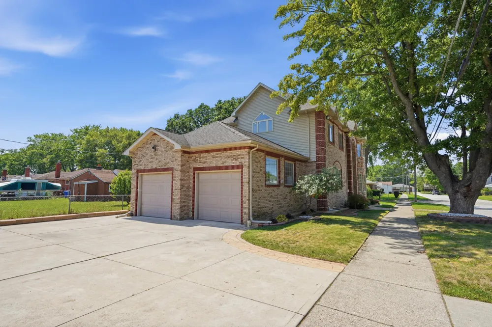 8336 Nightingale Street Dearborn Heights, MI 48127