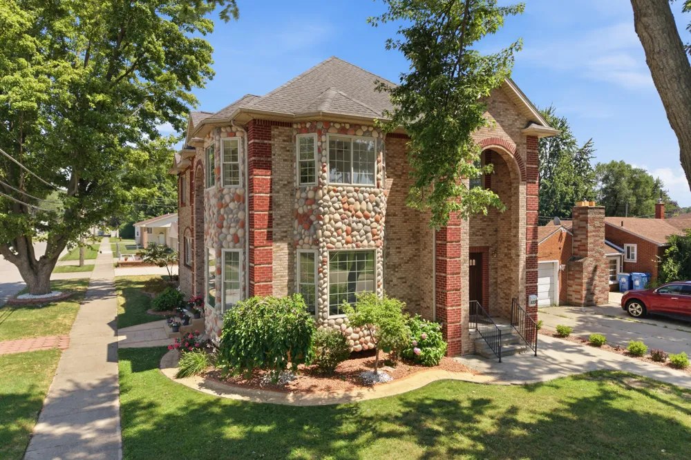 8336 Nightingale Street Dearborn Heights, MI 48127