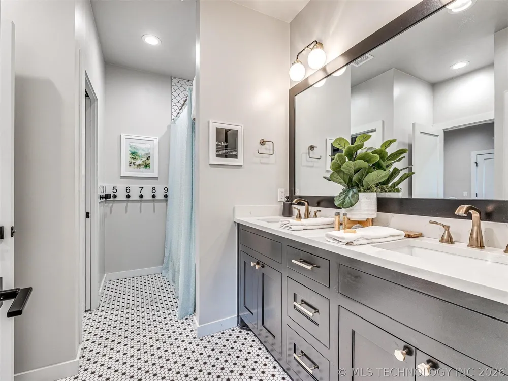 82 Pistache Lane Carlton Landing, OK 74432