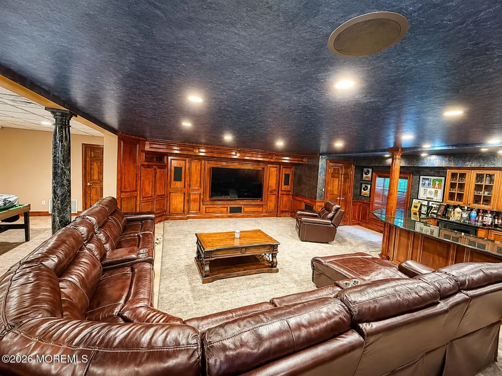 5 Hemlock Lane Holmdel, NJ 07733