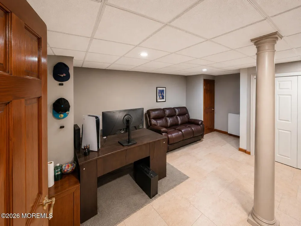 5 Hemlock Lane Holmdel, NJ 07733