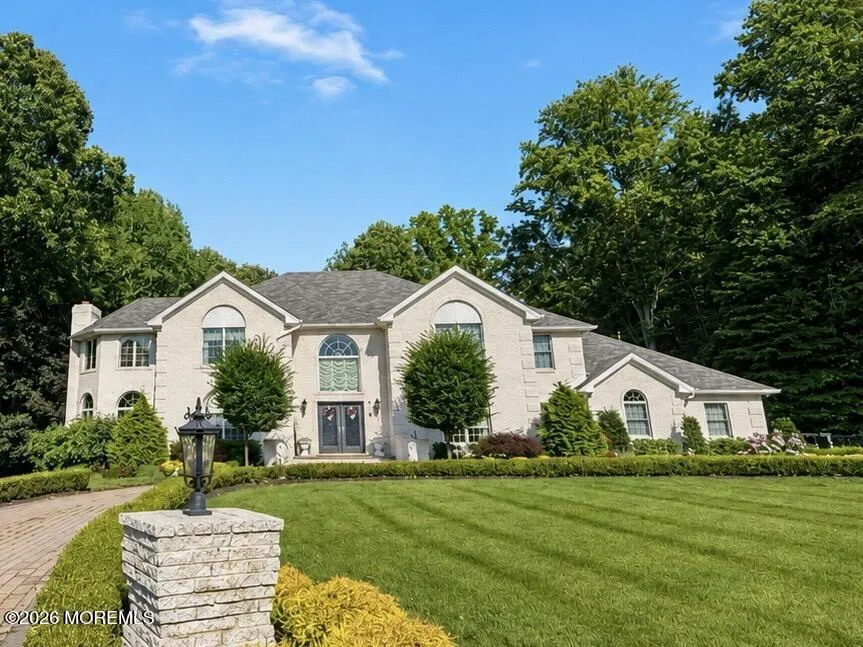 5 Hemlock Lane Holmdel, NJ 07733