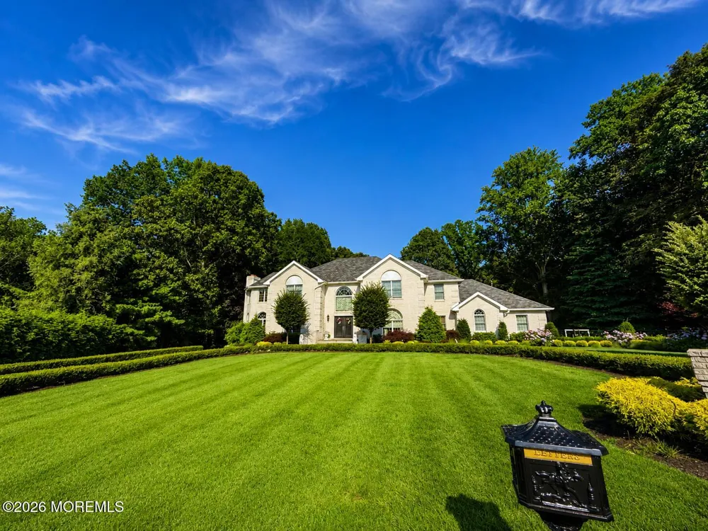 5 Hemlock Lane Holmdel, NJ 07733