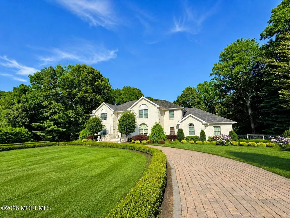 5 Hemlock Lane Holmdel, NJ 07733