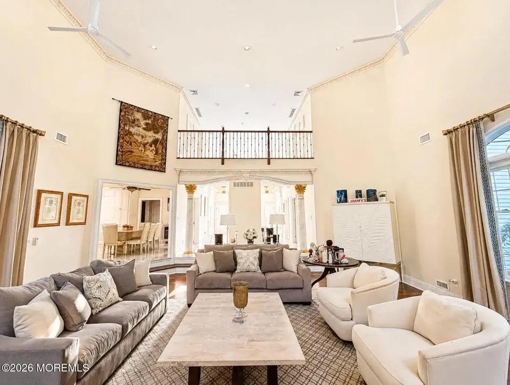 5 Hemlock Lane Holmdel, NJ 07733
