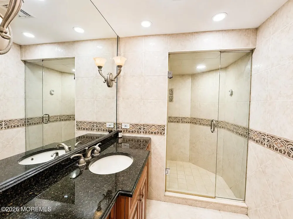 5 Hemlock Lane Holmdel, NJ 07733