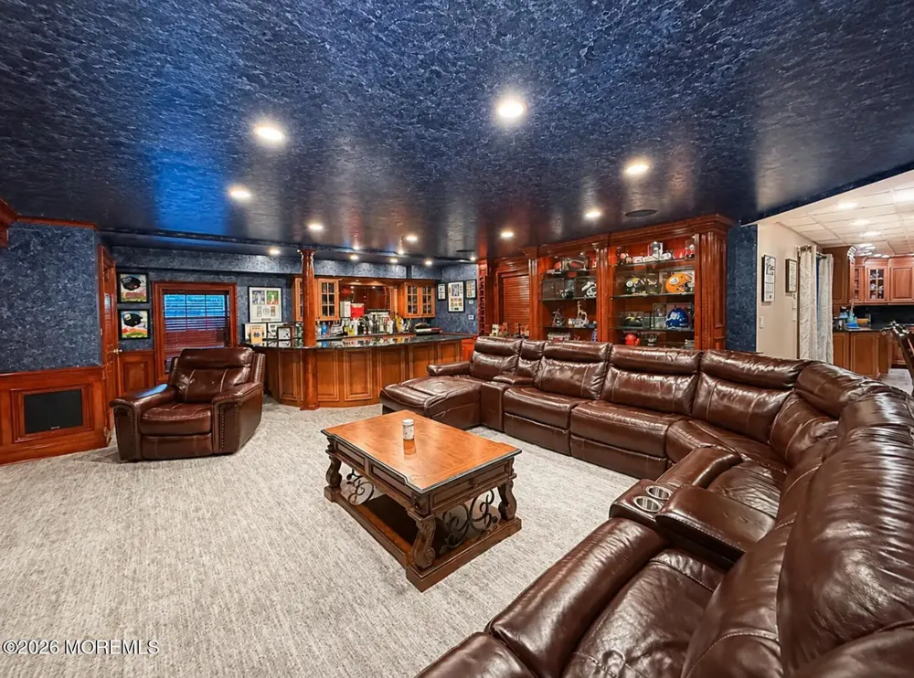 5 Hemlock Lane Holmdel, NJ 07733