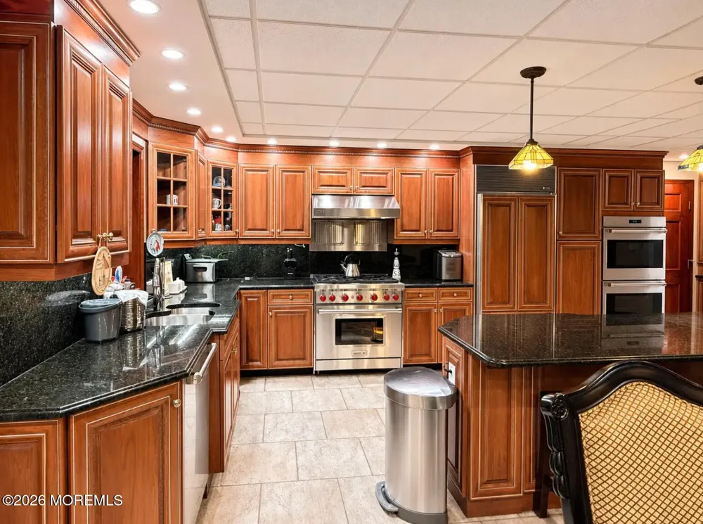 5 Hemlock Lane Holmdel, NJ 07733