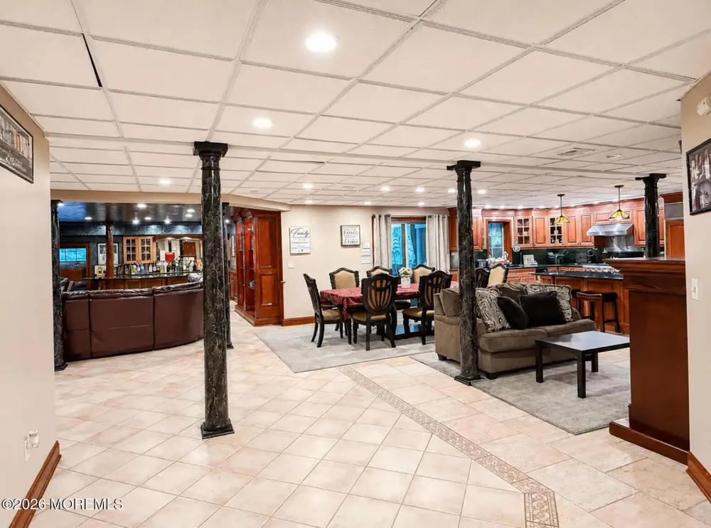 5 Hemlock Lane Holmdel, NJ 07733