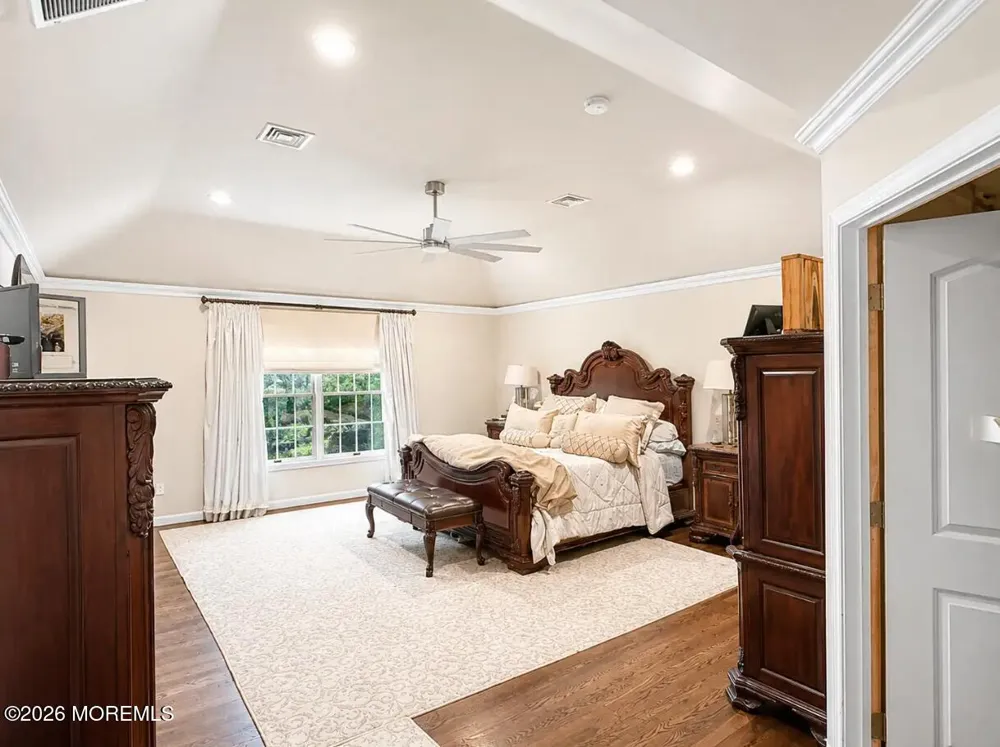 5 Hemlock Lane Holmdel, NJ 07733