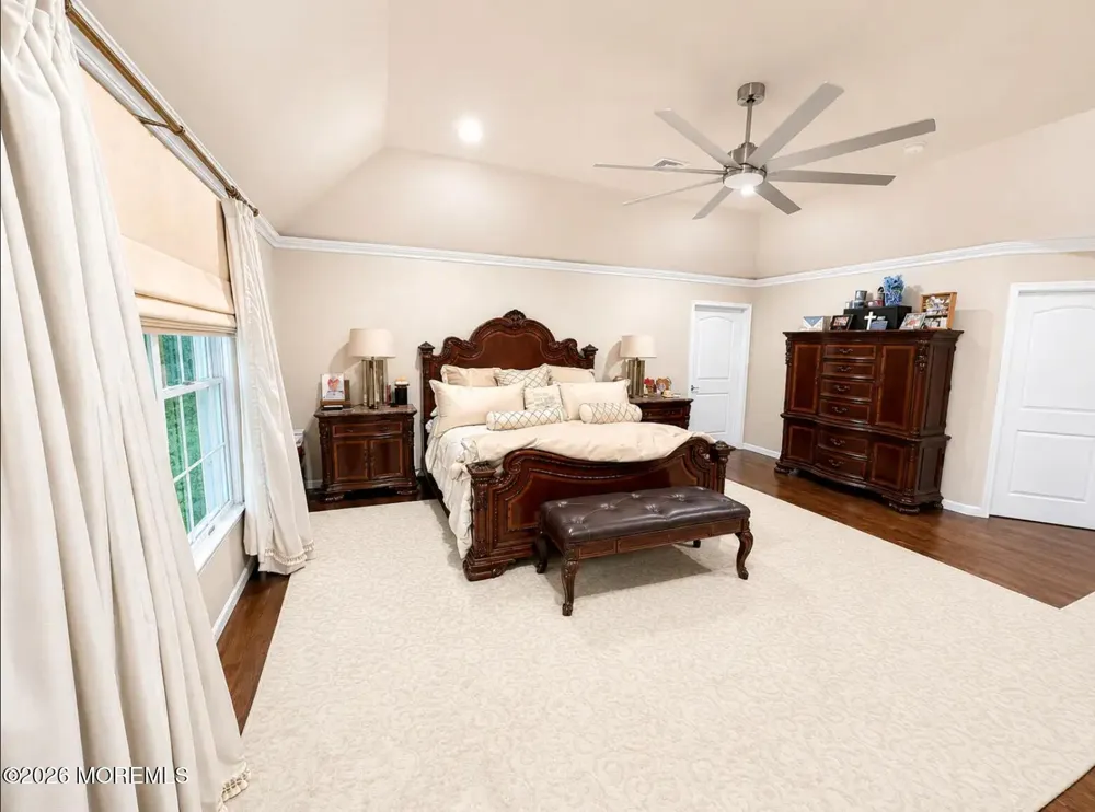 5 Hemlock Lane Holmdel, NJ 07733